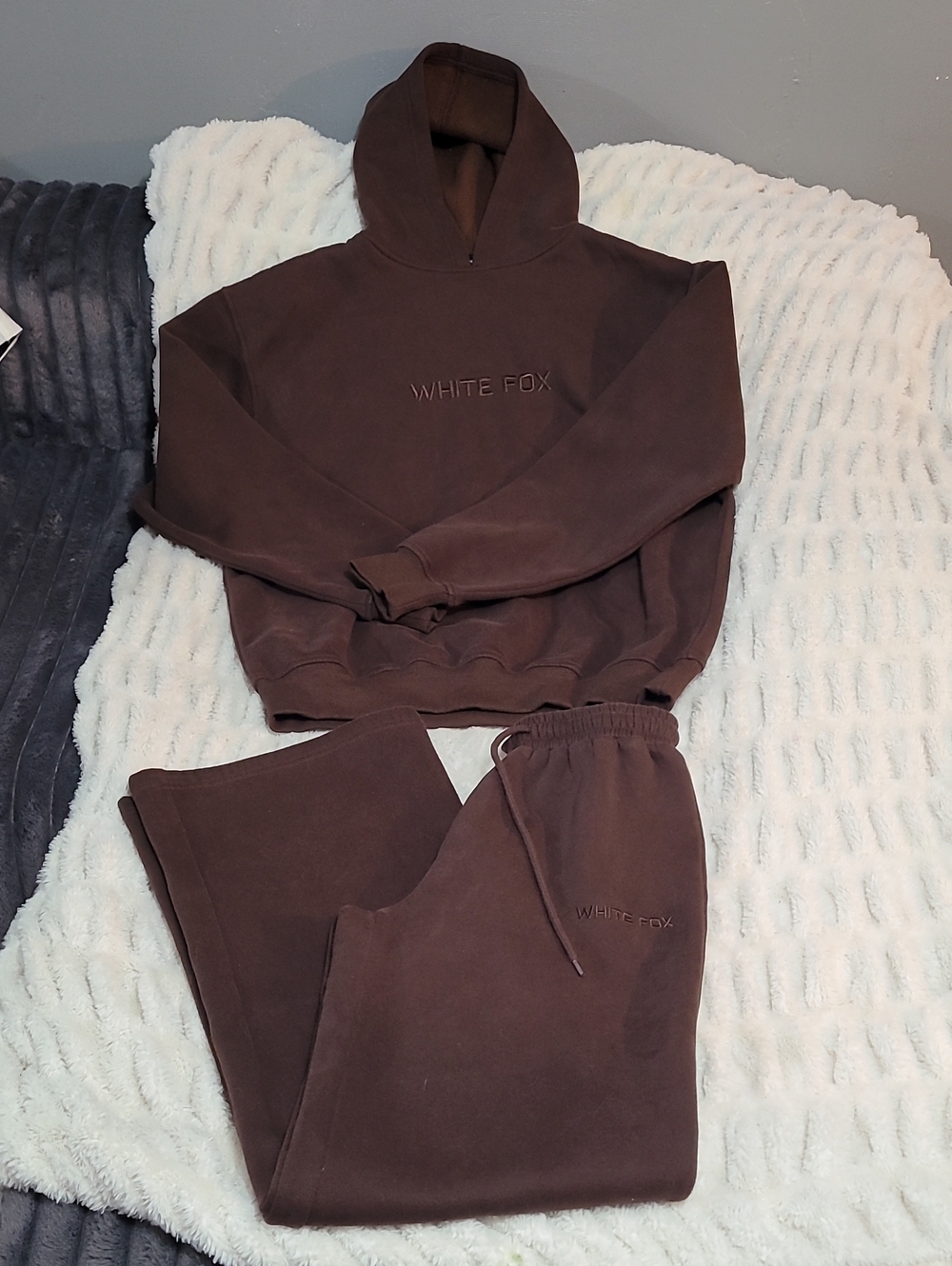 NEW WHITE FOX Women's Brown Hooded Sweatshirt & Joggers Set